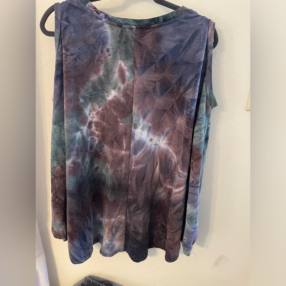 Hayden Cold Shoulder Top - Picture 2 of 6